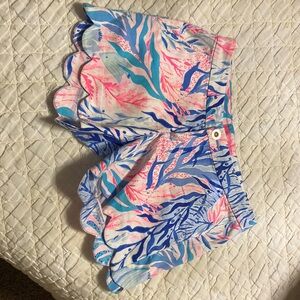 Lilly Pulitzer scalloped coral reef print shorts size 00